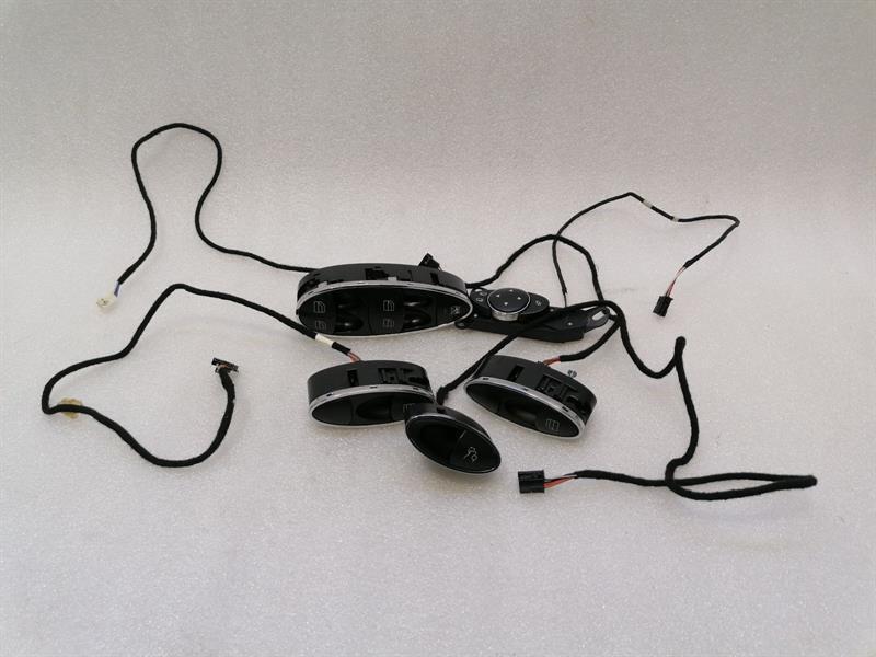 Mercedes-Benz CLS (C219) Mercedes CLS W219 Window Switch Set A2118213679 Switch Set Body type: Saloon
Fuel: Petrol