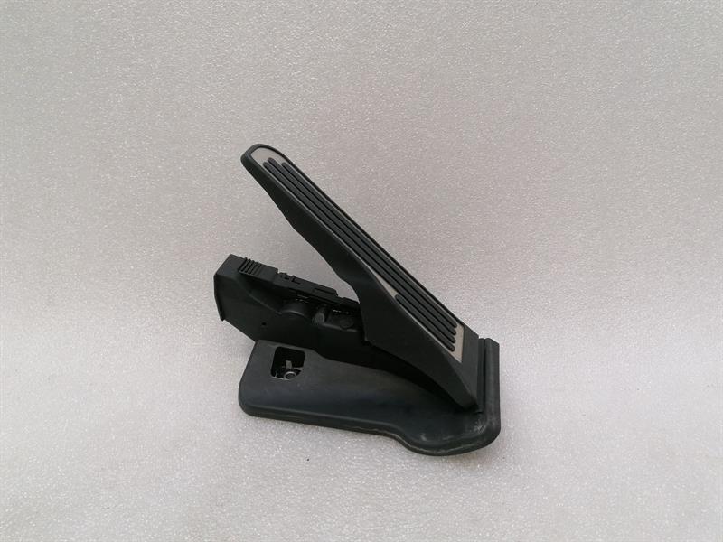 Chevrolet Corvette (C7) CHEVROLET CORVETTE C8 Gas Pedal (Electrical) 84510698 Accelerator Pedal Body type: Coupe
Fuel: Petrol