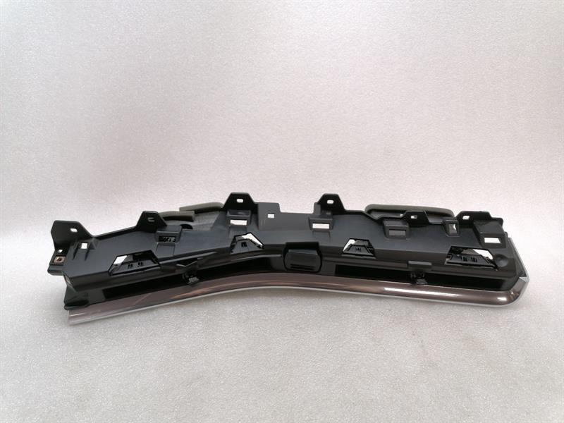Chevrolet Corvette (C7) Chevrolet Corvette C8 Air Vent 84620430 Vent Nozzle Vent Grille Body type: Coupe
Fuel: Petrol