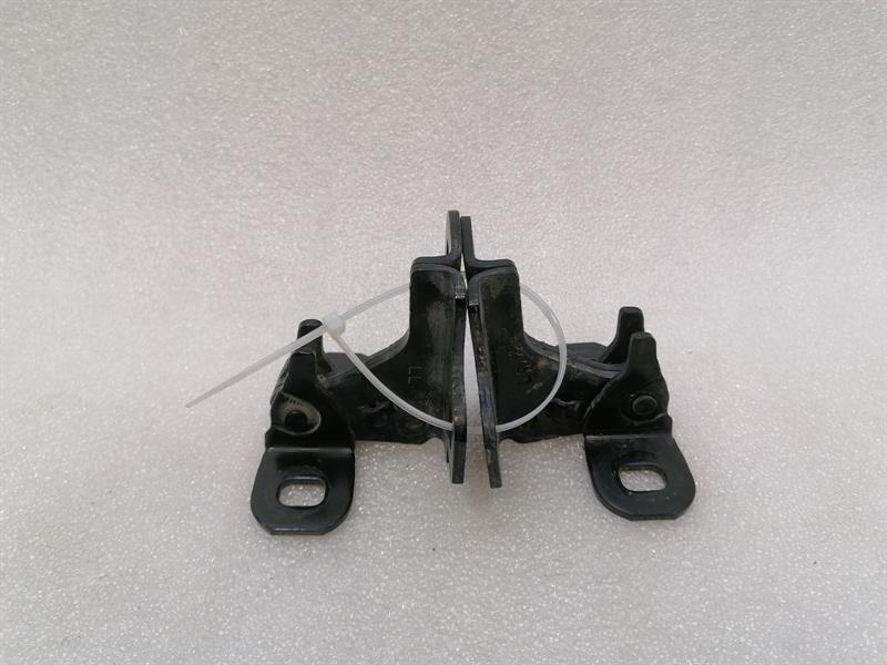 Chevrolet Corvette (C7) CHEVROLET CORVETTE C8 DOOR HINGE 22762356 DOOR HINGE LEFT LEFT Body type: Coupe
Fuel: Petrol