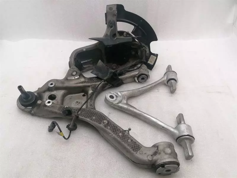Chevrolet Corvette (C7) 2013-2020 Chevrolet Corvette C7 Z06 Front Hub 84036208 Wheel Bearing Case Front Left J56