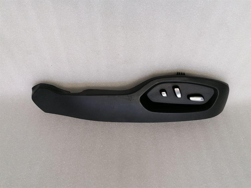 Chevrolet Corvette (C7) Chevrolet Corvette C7 Z06 Right Seat Switch LO315957 Right Seat Switch