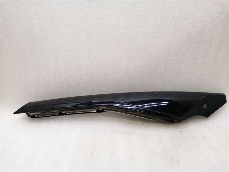 Chevrolet Corvette (C7) Chevrolet Corvette C7 23163510 Right Windshield Outer Cover Cover Right