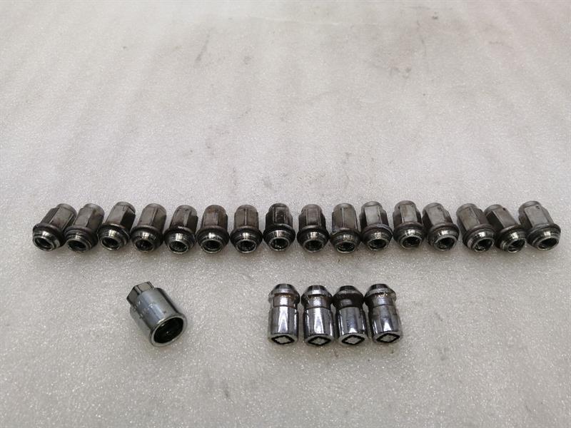Chevrolet Corvette (C7) Chevrolet Corvette C7 Wheel Lock Nut Set Wheel Nuts Kit