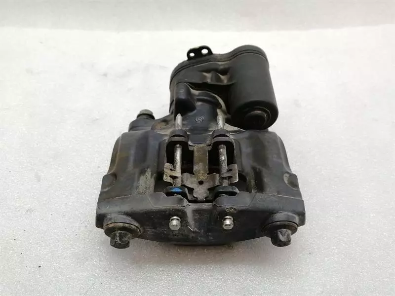 Chevrolet Corvette (C8) Chevrolet Corvette C8 Right Rear Caliper 13546299 Brake Caliper Rear Right