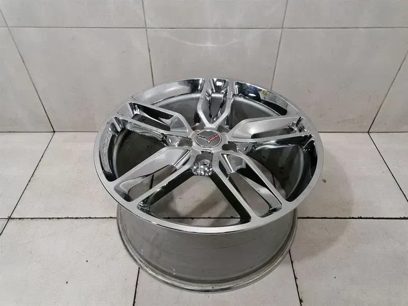 Chevrolet Corvette (C7) CHEVROLET CORVETTE C7 Alloy Wheel 20986483 REAR CHROME 20X10.0 Alloy Rim Body type: Coupe
Fuel: Petrol