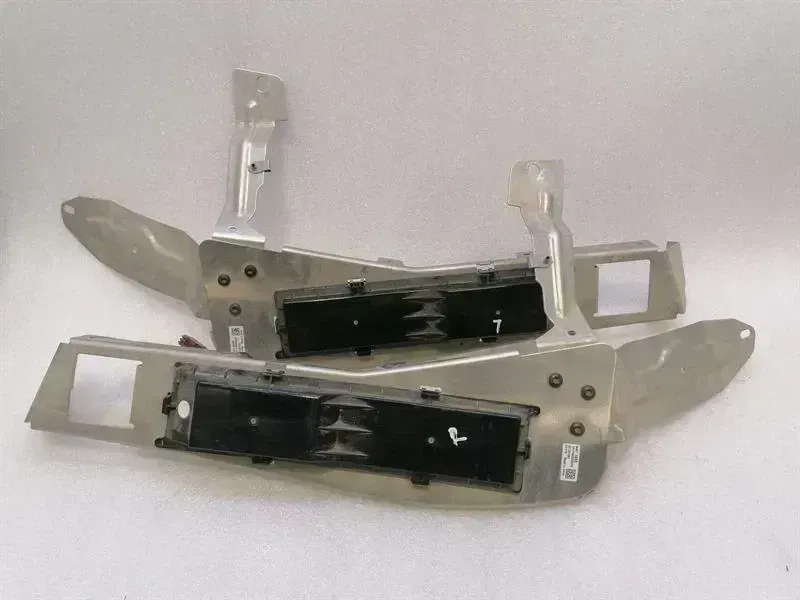 Chevrolet Corvette (C8) Chevrolet Corvette C8 Aerial / Antenna 84671653 Antenna Body type: Coupe
Fuel: Petrol
