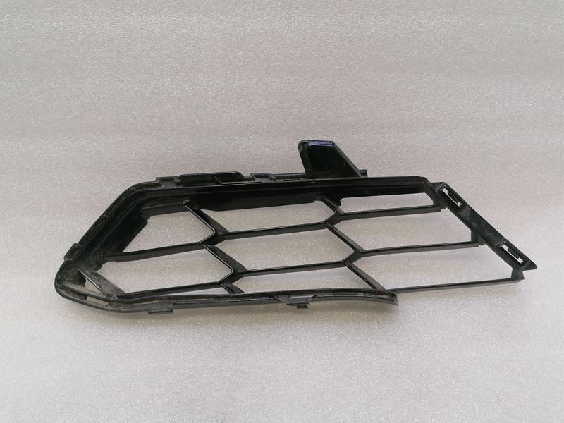 Chevrolet Corvette (C8) Chevrolet Corvette C8 Front Grille 84955038 Radiator Grille Body type: Coupe
Fuel: Petrol