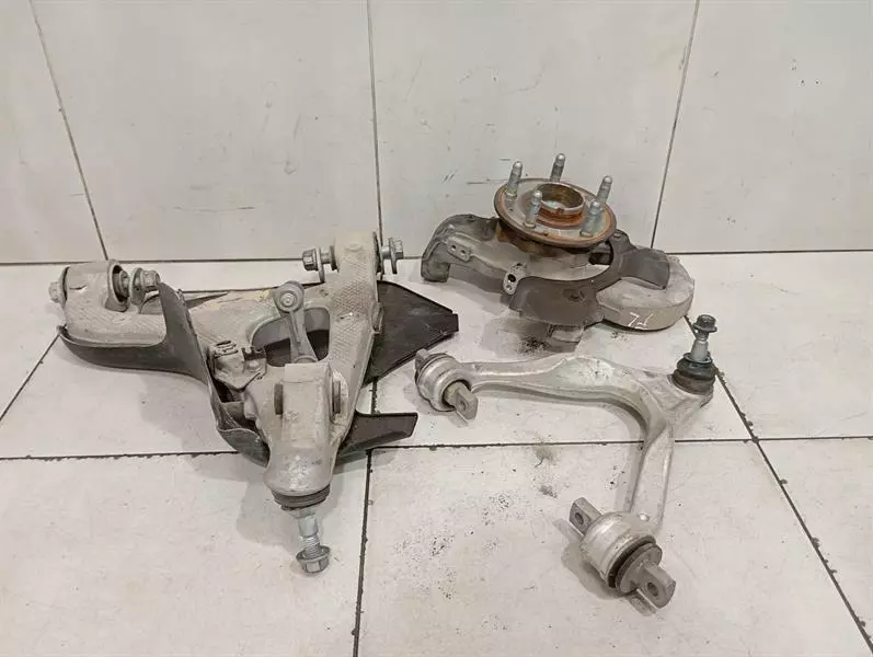 Chevrolet Corvette (C8) Chevrolet Corvette C8 Left Front Hub 84612177 Wheel Bearing Housing Front Left