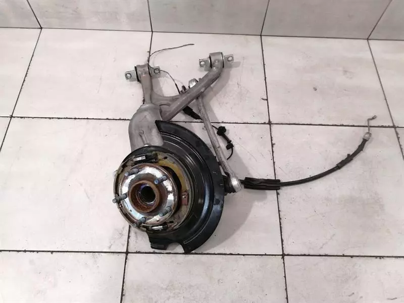 Chevrolet Corvette (C7) Chevrolet Corvette C7 Z06 Left Rear Hub 84506880 Wheel Bearing Case Rear Left