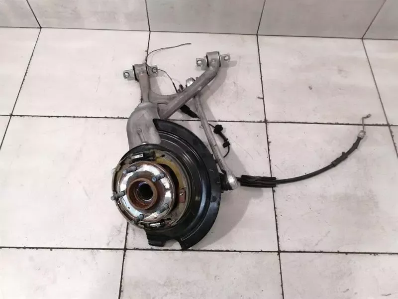 Chevrolet Corvette C7 Z06 Left Rear Hub 84506880 Wheel Bearing Case Rear Left