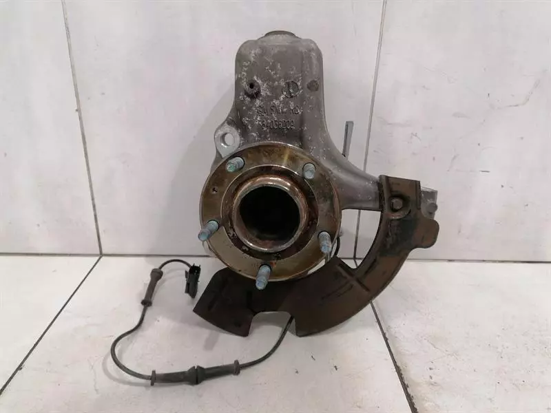 Chevrolet Corvette (C7) Chevrolet Corvette C7 Right Front Hub 84506879 Wheel Bearing Housing Front Right