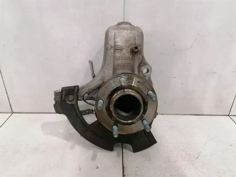 Chevrolet Corvette (C7) Chevrolet Corvette C7 Left Front Hub 84506878 Wheel Bearing Housing Front Left