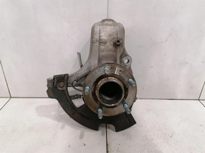 Chevrolet Corvette C7 Left Front Hub 84506878 Wheel Bearing Housing Front Left
