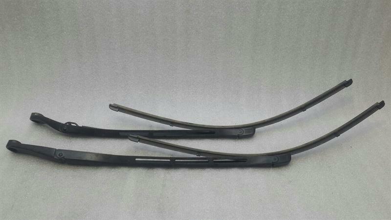 Bentley Continental GT, GTC, Flying Spur Wiper arm Bentley Continental GT W12 RHD wiper arm set 3W...