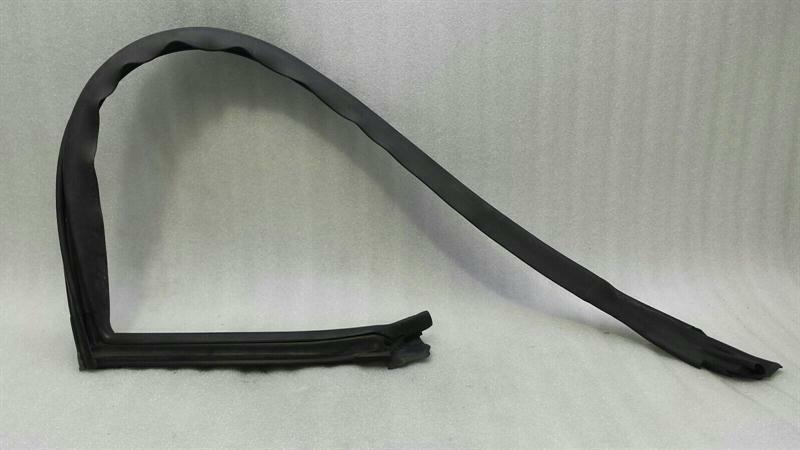 Dodge Challenger DODGE CHALLENGER SRT Right Door Seal 04575890AD Door Seals Right Body type: Coupe
Fuel: Petrol