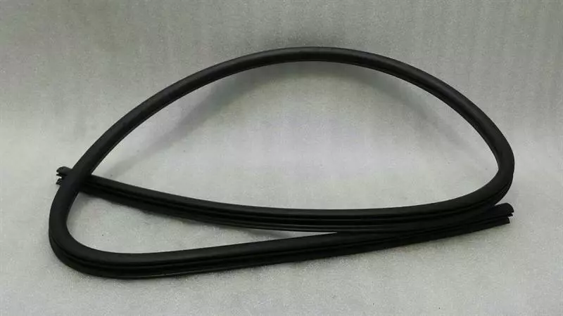 Dodge Challenger DODGE CHALLENGER SRT Right Door Seal 05160346AA Door Seals Right Body type: Coupe
Fuel: Petrol
