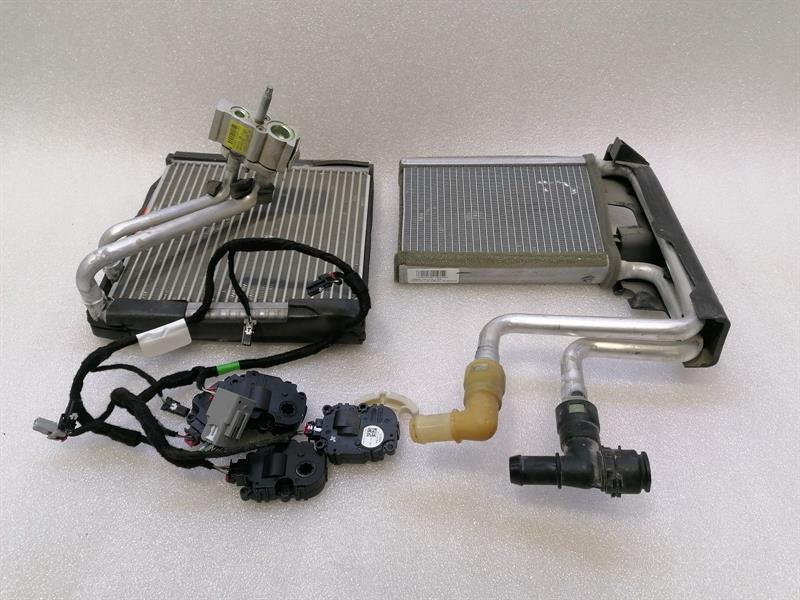 Chevrolet Corvette (C7) Chevrolet Corvette C8 Heater Matrix 84815537 Heat Exchanger Heater Cooler Body type: Coupe
Fuel: Petrol