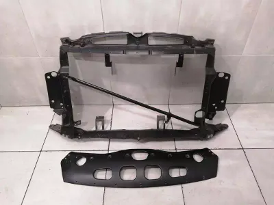 Bentley Continental Flying Spur priekšējā daļa 3W0805155Q Lock Carrier priekšējā maska