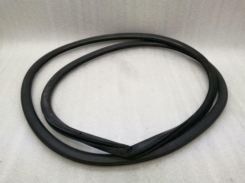 Bentley Continental GT, GTC, Flying Spur BENTLEY CONTINENTAL FLYING TRACK RLH Door Seal 3W5867367C Rear Door Seals LI Body type: Saloon
Fuel: Petrol