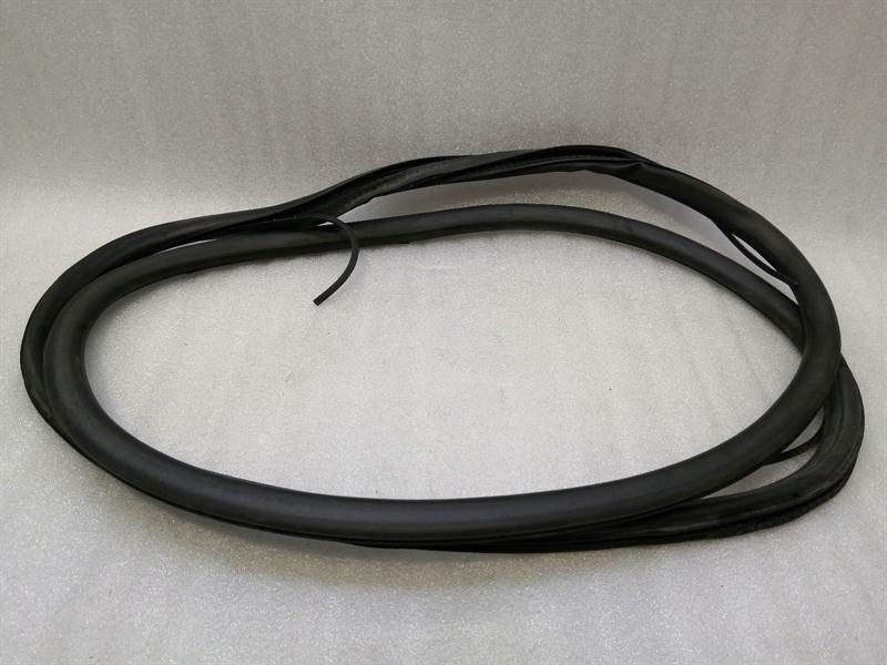 Bentley Continental GT, GTC, Flying Spur BENTLEY CONTINENTAL FLYING TRACK Rear Right Door Seal 3W5867368C Door Seals Re Body type: Saloon
Fuel: Petrol