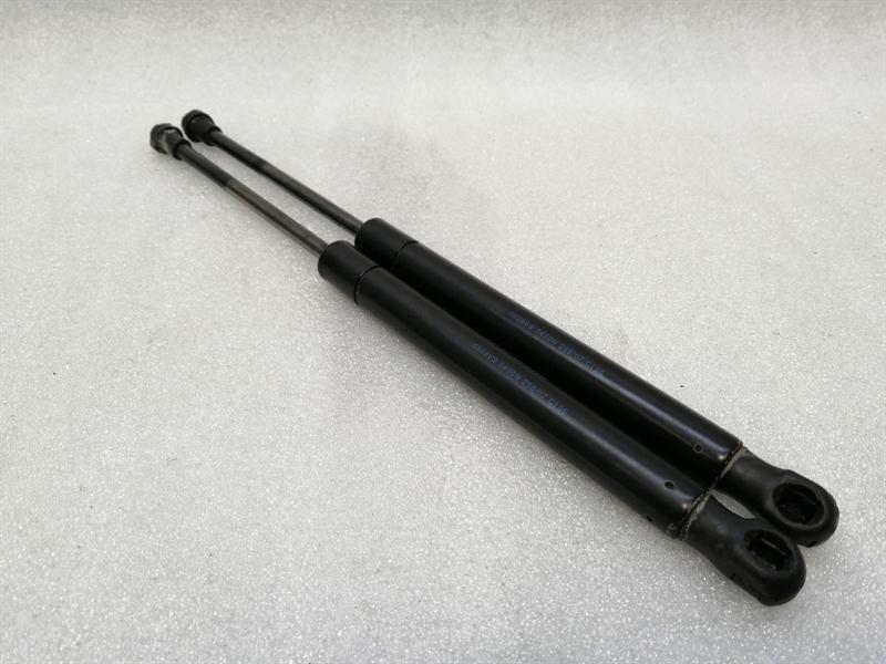 Bentley Continental GT, GTC, Flying Spur Bentley Flying Spur boat lid strut 3W5827550B gas pressure damper tailgate Body type: Saloon
Fuel: Petrol