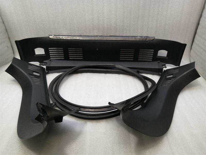 Bentley Continental GT, GTC, Flying Spur BENTLEY FLYING TRACK Luggage Compartment Cover 3W5863459 Trunk Trunk Trim Body type: Saloon
Fuel: Petrol