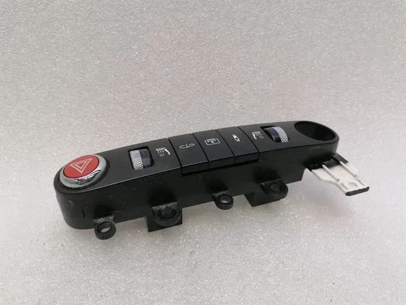 Bentley Continental GT, GTC, Flying Spur BENTLEY CONTINENTAL FLYING TRACK Switch Block 3W5959676D Switch Block Body type: Saloon
Fuel: Petrol
