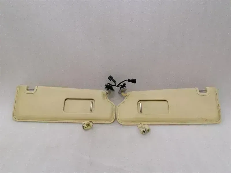 Bentley Continental GT, GTC, Flying Spur BENTLEY CONTINENTAL FLYING TRACK Sun Visor Set 3W0857551P Sun Bezel Bezel Body type: Saloon
Fuel: Petrol