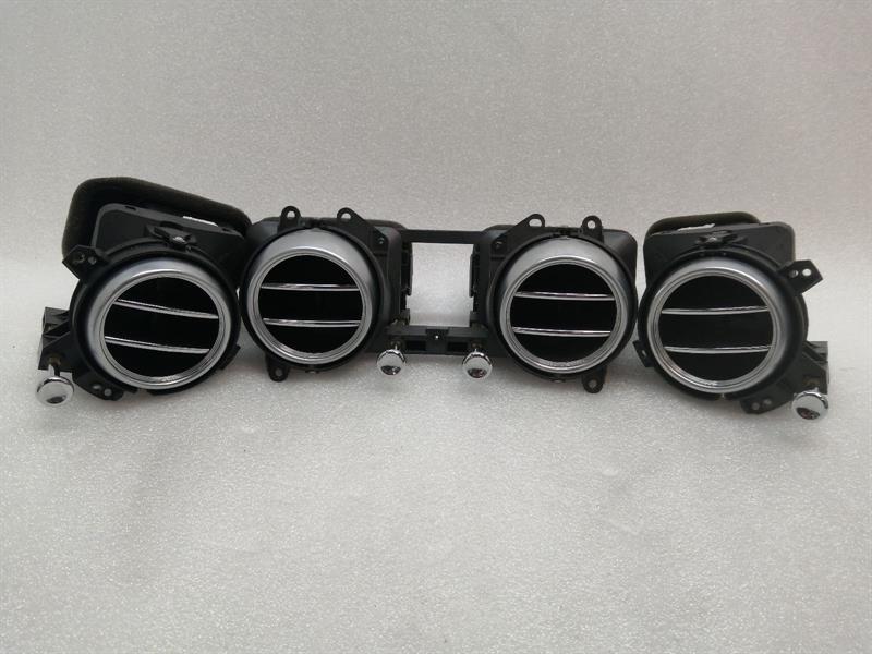 Bentley Continental GT, GTC, Flying Spur Bentley Continental GT W12 air vent set 3W0819359 ventilation nozzle set Body type: Saloon
Fuel: Petrol