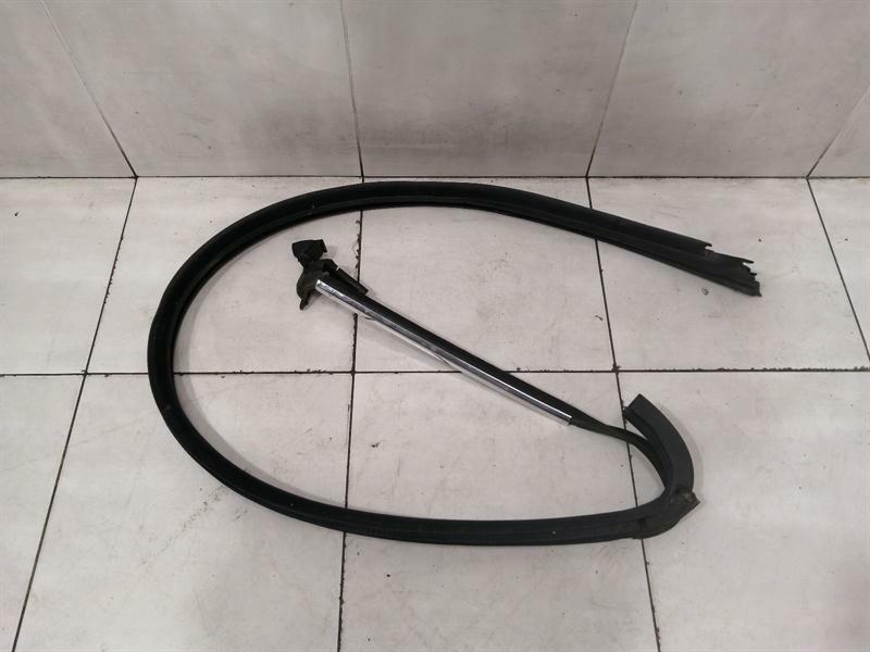 Bentley Continental GT 2024-... Bentley Continental GT W12 Left Door Seal 3W8867367 Left Door Seals
