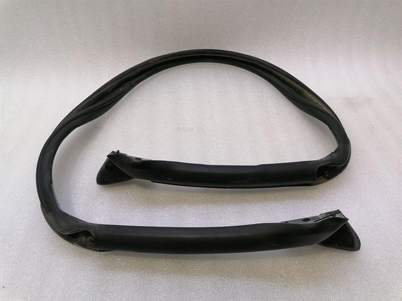 Chevrolet Corvette (C6) Chevrolet Corvette C6 Lower Weatherstrip Roof Seal 89023801 Lower Roof Seal Body type: Coupe
Fuel: Petrol