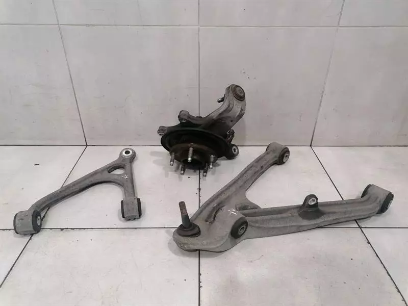 Chevrolet Corvette (C6) Chevrolet Corvette C6 Left Rear Hub 88965638 Wheel Bearing Case Rear Left