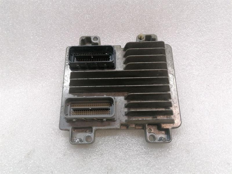 Chevrolet Corvette (C6) Chevrolet Corvette C6 Engine ECU 12597121 Engine Control Unit