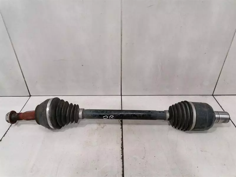 Chevrolet Corvette (C6) Chevrolet Corvette C6 drive shaft rear right 22873444 rear right drive shaft Body type: Coupe
Fuel: Petrol