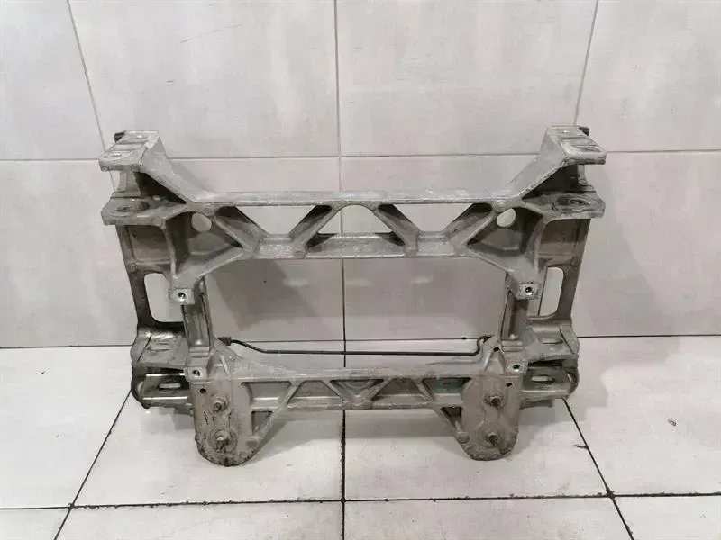 Chevrolet Corvette (C6) Chevrolet Corvette C6 Subframe Rear 15215883 Axle Frame Rear Axle Body type: Coupe
Fuel: Petrol