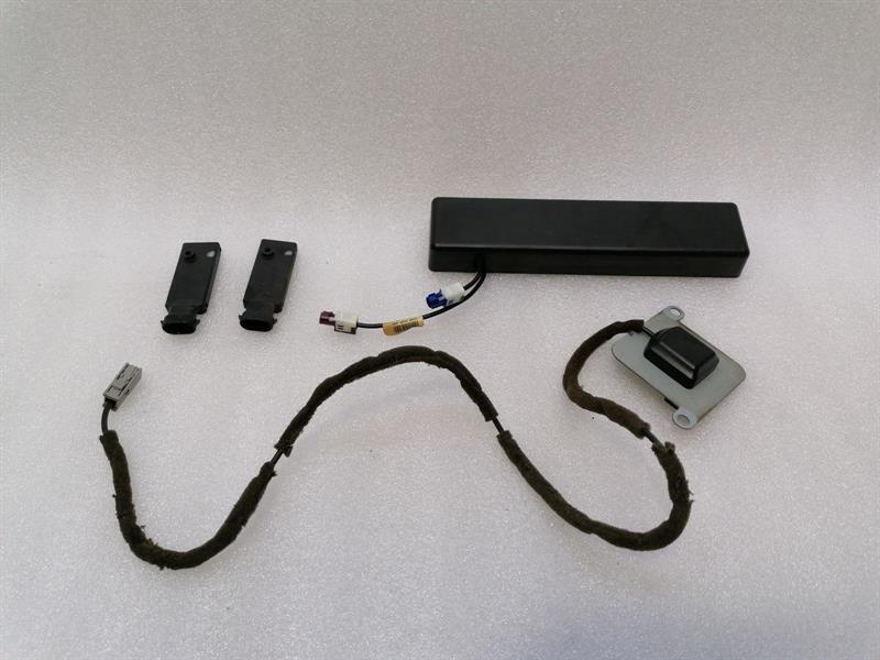 Chevrolet Corvette (C6) Chevrolet Corvette C6 Aerial / Antenna 10333600 Antenna Body type: Coupe
Fuel: Petrol