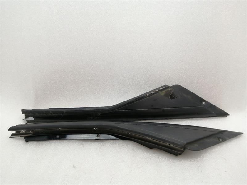 Chevrolet Corvette (C6) Chevrolet Corvette C6 Targa Cover Set 15207549 Bezel Set Body type: Coupe
Fuel: Petrol