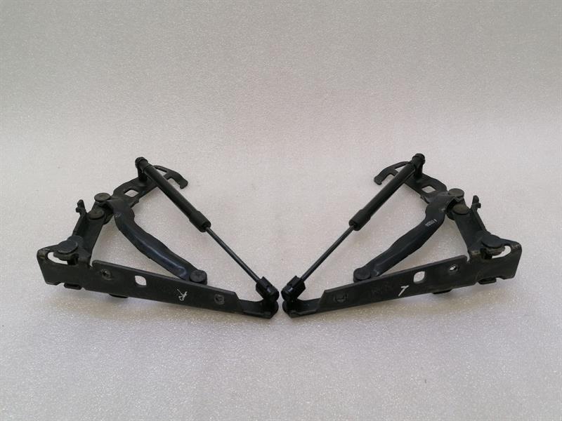 Chevrolet Corvette (C6) Chevrolet Corvette C6 Boat Hinge 25823644 Tailgate Hinge Body type: Convertible
Fuel: Petrol