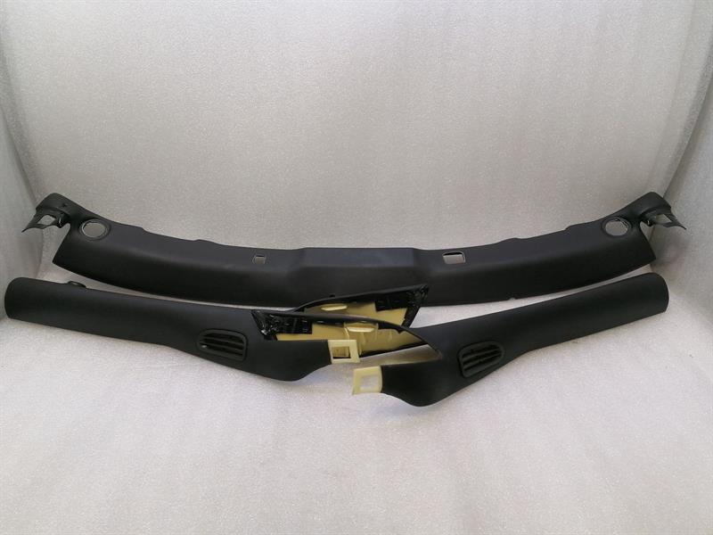 Chevrolet Corvette (C6) CHEVROLET CORVETTE C6 20791295 Convertible Convertible A Post Set A-Pillar Cover Body type: Convertible
Fuel: Petrol