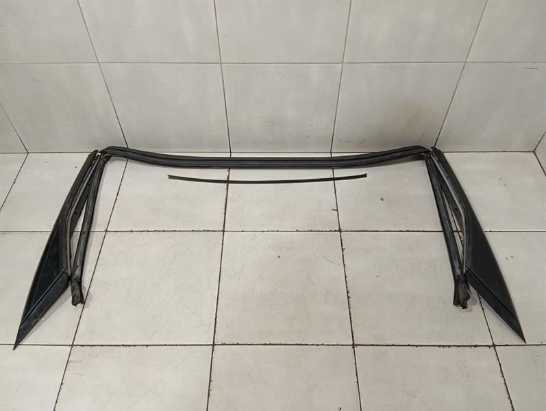 Chevrolet Corvette (C6) CHEVROLET CORVETTE C6 SEAL 20774936 SEALS CONVERTIBLE WINDSHIELD FRAME SEAL Body type: Convertible
Fuel: Petrol