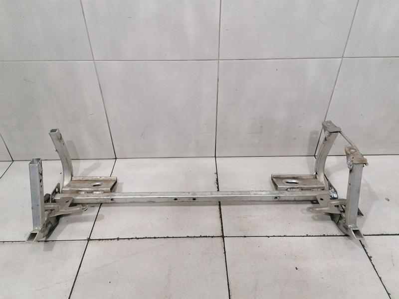 Chevrolet Corvette (C6) CORVETTE C6 Holder Bracket 20939829 Holder Radiator Support Radiator Mount Body type: Convertible
Fuel: Petrol