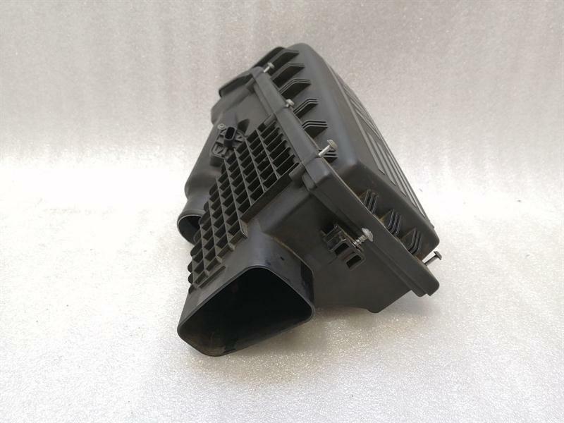 BMW 7 / i7 (G70) 2022-... BMW 7 Series F02 F01 Right Airbox CYL 1-6 7566382 Air Filter Box Cyl 1-6