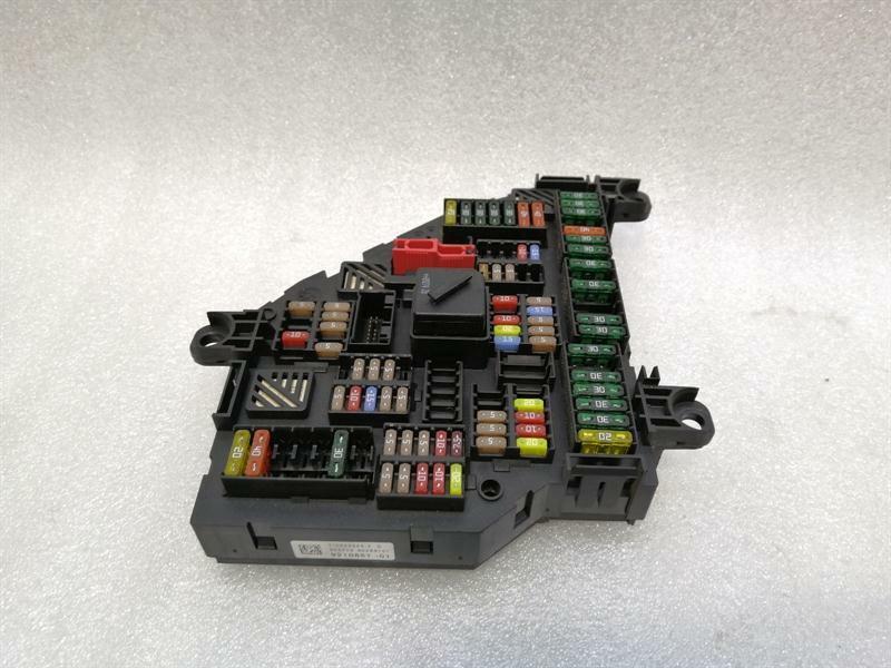 BMW 7 (F01 / F02 / F03 / F04) BMW 7 Series F02 F01 Rear Fuse Box 9210857 Fuse Box Body type: Saloon
Fuel: Petrol
