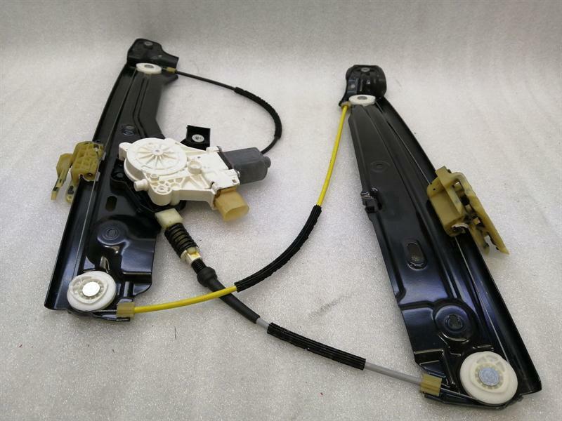 BMW 7 (F01 / F02 / F03 / F04) BMW 7 Series F02 F01 Right Front Door Winder 7182106 Window Regulator Front Right Body type: Saloon
Fuel: Petrol