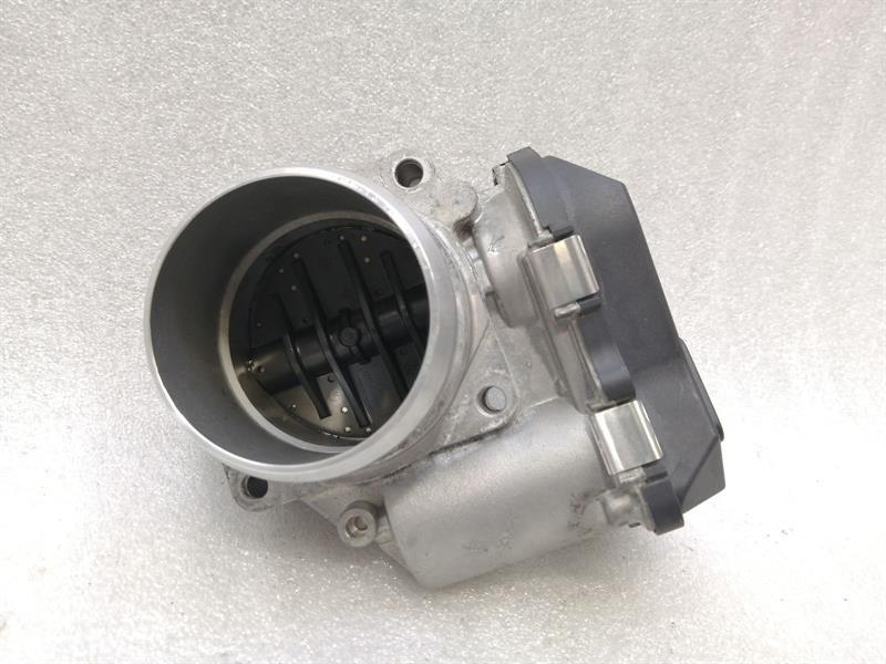 BMW 7 (F01 / F02 / F03 / F04) BMW 7 F02 F01 Rolls-Royce N74B60 6.0 V12 Throttle Body 7566243 Throttle Body type: Saloon
Fuel: Petrol