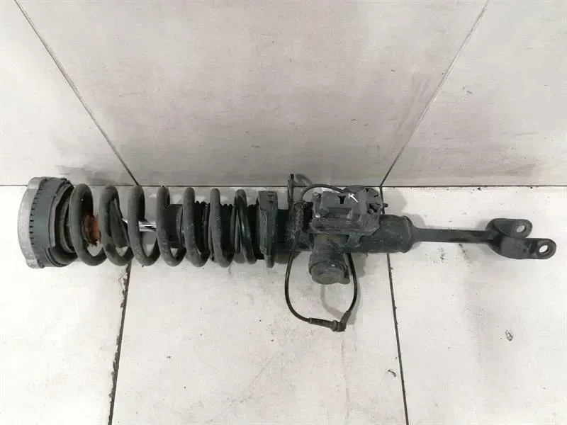 BMW 7 (F01 / F02 / F03 / F04) BMW 7 F02 F01 shock absorber front right 37116796936 shock absorber front EDC Body type: Saloon
Fuel: Petrol