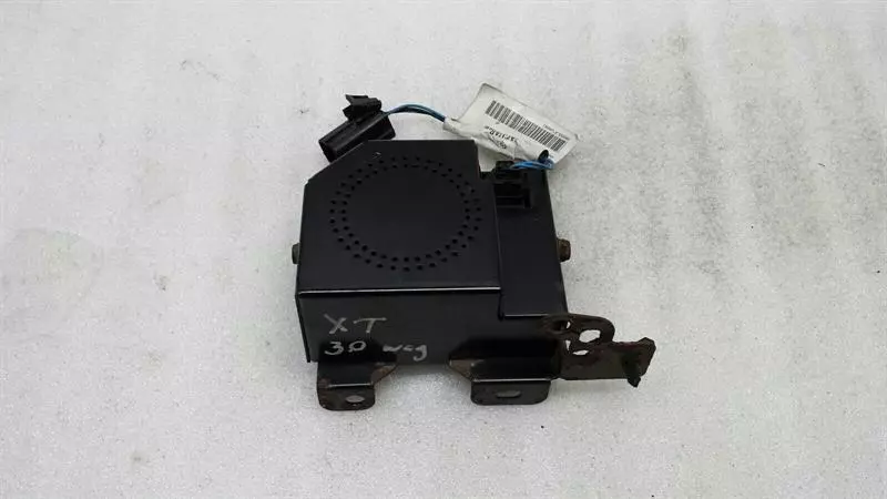 Jaguar X-Type Jaguar X-Type Alarm ECU C2C20920 Siren Alarm Horn Alarm System Body type: Saloon
Fuel: Petrol