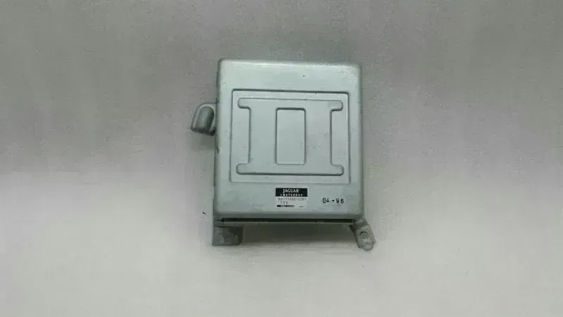 Jaguar XJ Jaguar XJ X300 AC Control Module LNA7600AF Air Conditioning Control Unit Body type: Unknown
Fuel: Unknown
