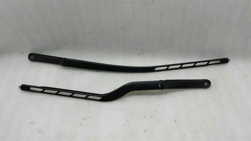 Audi A3 (8P) Audi A3 8P RHD Wiper Arm Set 8P2955407A Right Handlebar